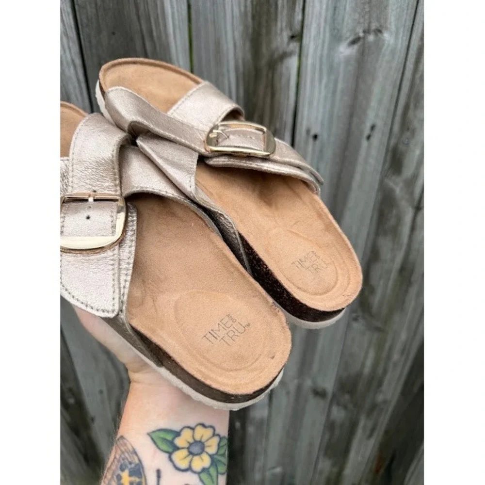 Boho Metallic Summer Time and Tru Slide Sandals 7 Gold Buckle Crisscross Straps
